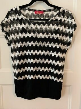 JUST DIVINE,Women's black  & White Crochet Knit Top with camisole under